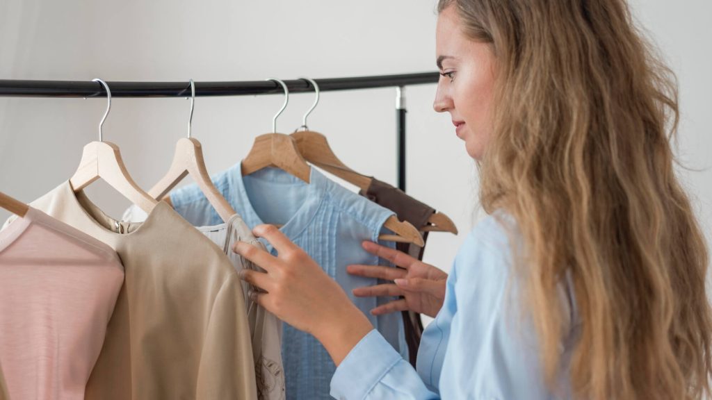 A ruházati piacot nagyban meghatározza a fast fashion, amely a gyorsan változó trendekre épül.